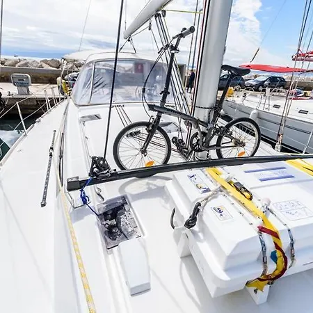 Beneteau Oceanis 48- Gold One Botel